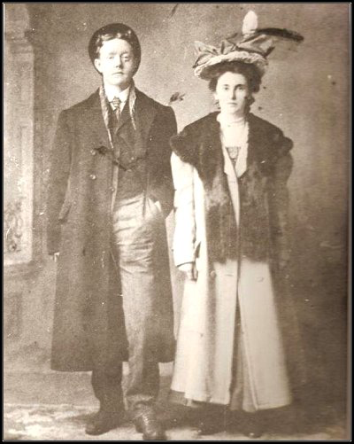 Wedding photo, 3 September, 1907, of Charles Chesley Earl MacKinnon and Florence Ethel Reid. C. MacKinnon photo